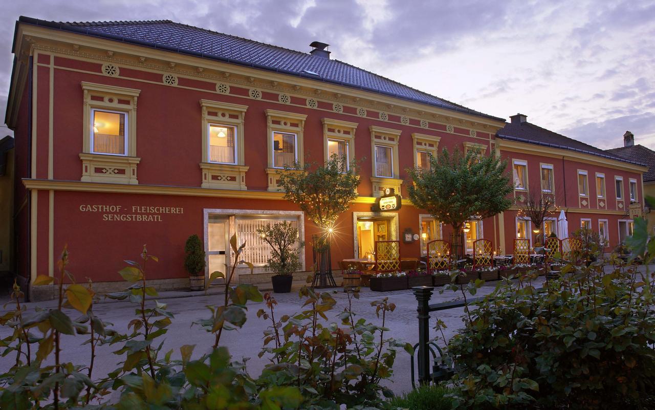 Landgasthof Sengstbratl Wallsee Buitenkant foto